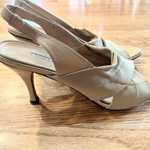 Donald Pilner  Neutral Beige Slingback Heels